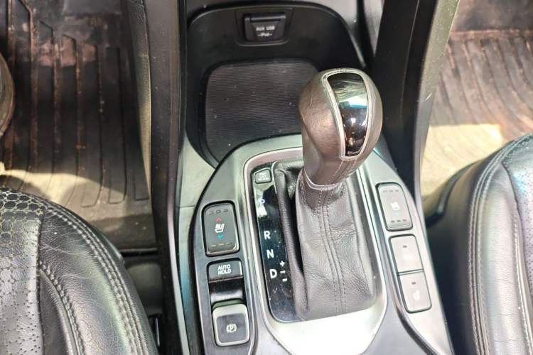 Used Hyundai Santa Fe 2013 2.0T Automatic All-Wheel Drive Top Trim Gear Lever
