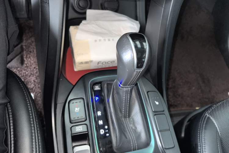 Used Hyundai Santa Fe 2013 Revised Version 2.4L Automatic All-Wheel Drive Luxury Trim Gear Lever