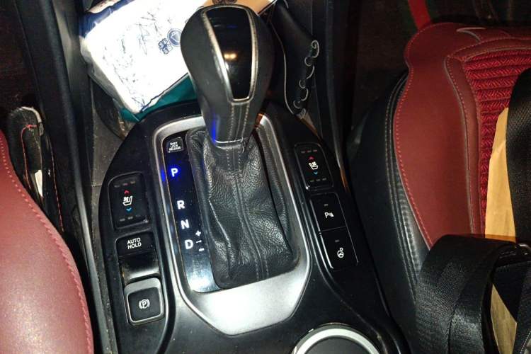 Used Hyundai Santa Fe 2013 2.0T Automatic All-Wheel Drive Top Trim Gear Lever