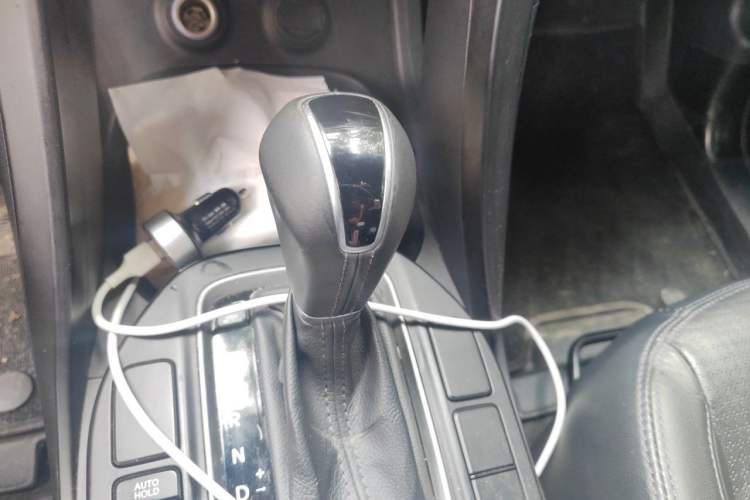 Used Hyundai Santa Fe 2013 2.4L Automatic Two-Wheel Drive Smart Version Gear Lever