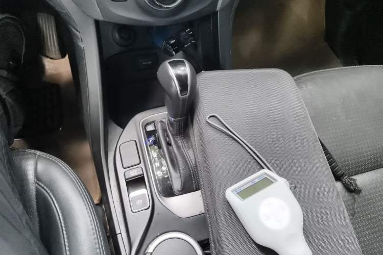 Used Hyundai Santa Fe 2013 2.4L Automatic Two-Wheel Drive Smart Version Gear Lever