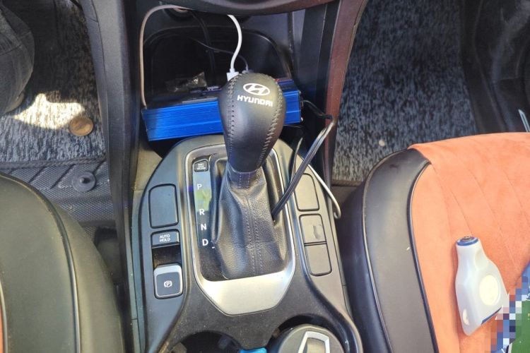 Used Hyundai Santa Fe 2013 2.4L Automatic 4x4 Comfort Edition Gear Lever