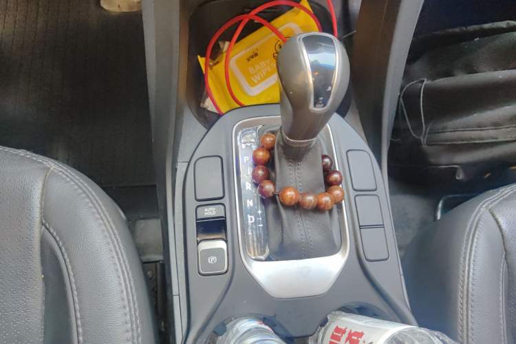 Used Hyundai Santa Fe 2013 2.4L Automatic Two-Wheel Drive Smart Version Gear Lever