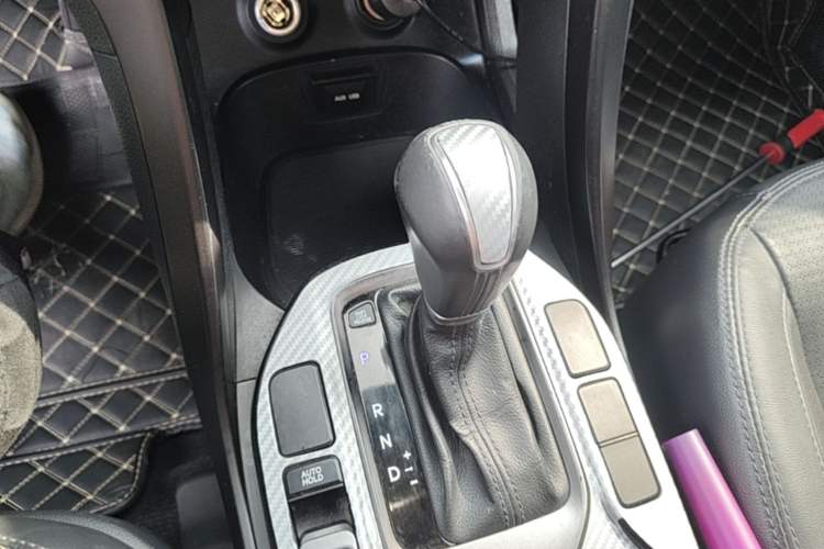 Used Hyundai Santa Fe 2013 2.4L Automatic 2WD Comfort Edition Gear Lever