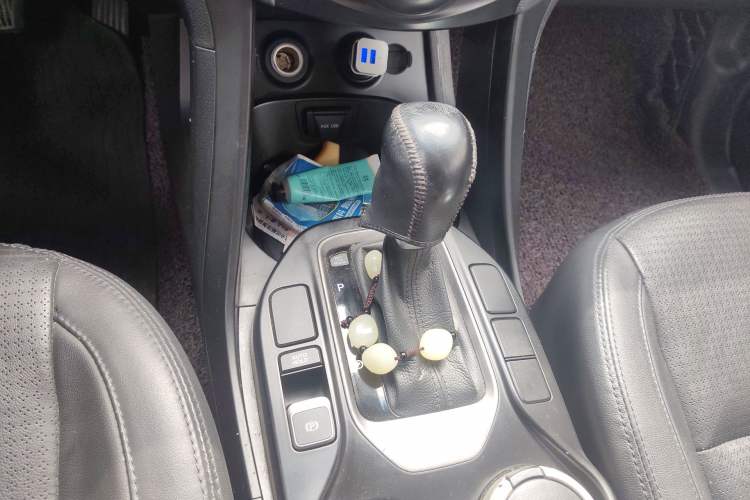 Used Hyundai Santa Fe 2013 2.4L Automatic Two-Wheel Drive Smart Version Gear Lever