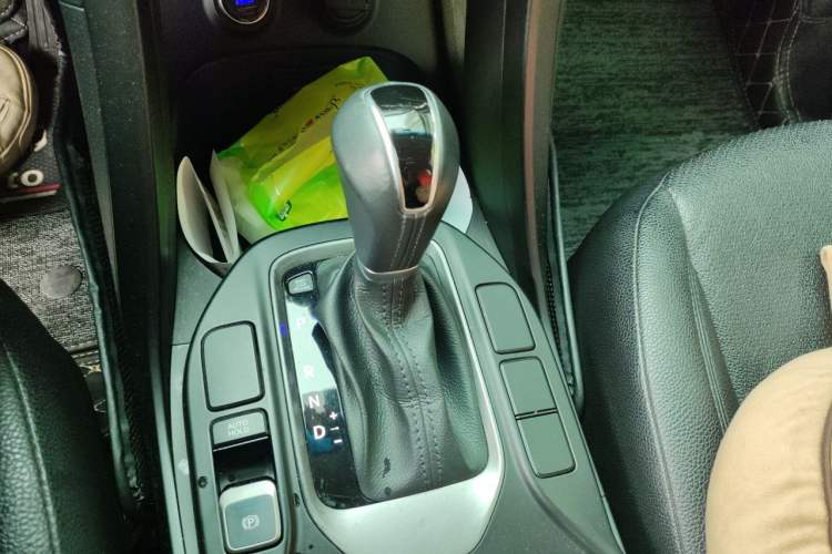 Used Hyundai Santa Fe 2013 2.4L Automatic 2WD Comfort Edition Gear Lever
