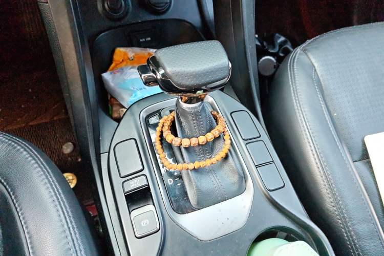 Used Hyundai Santa Fe 2013 2.4L Automatic Two-Wheel Drive Smart Version Gear Lever