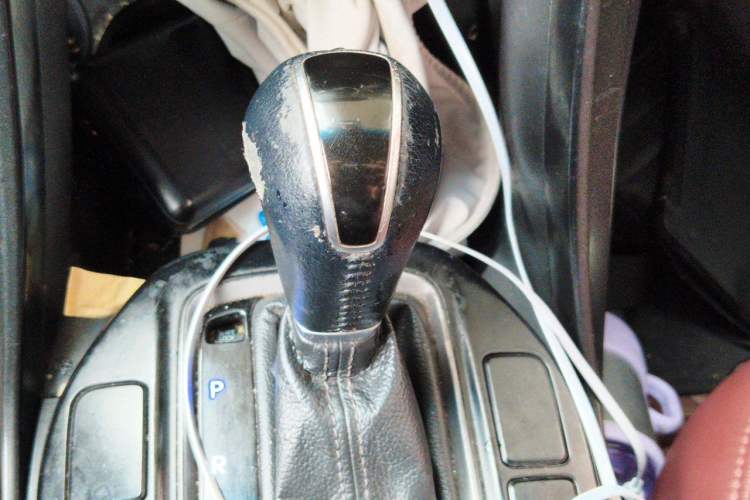 Used Hyundai Santa Fe 2013 2.4L Automatic 2WD Comfort Edition Gear Lever