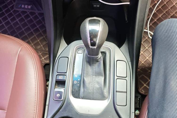 Used Hyundai Santa Fe 2013 2.4L Automatic 2WD Comfort Edition Gear Lever