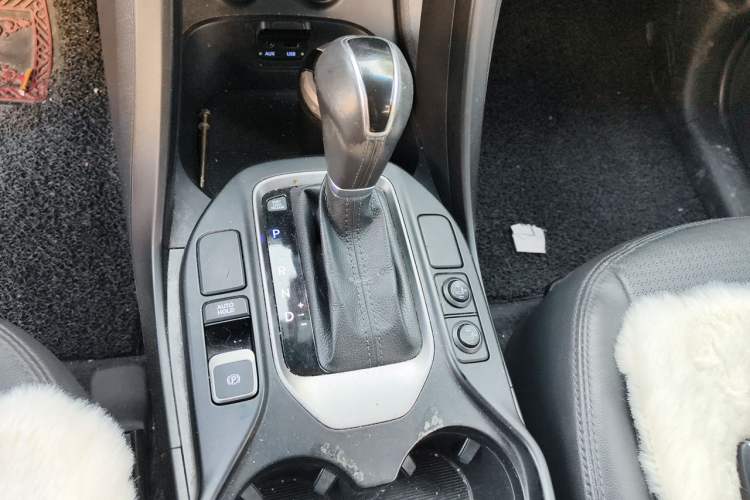 Used Hyundai Santa Fe 2013 Revised Version 2.4L Automatic All-Wheel Drive Smart Type Gear Lever