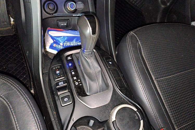 Used Hyundai Santa Fe 2013 2.4L Automatic 4x4 Prestige Edition Gear Lever
