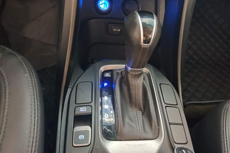 Used Hyundai Santa Fe 2013 2.4L Automatic Two-Wheel Drive Smart Version Gear Lever