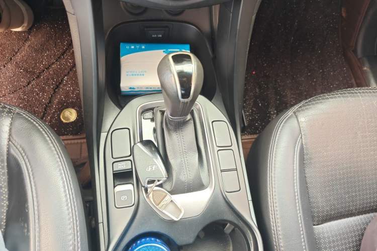 Used Hyundai Santa Fe 2013 2.4L Automatic Two-Wheel Drive Smart Version Gear Lever