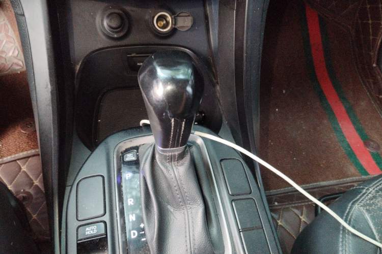 Used Hyundai Santa Fe 2013 2.4L Automatic Two-Wheel Drive Smart Version Gear Lever