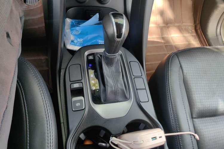 Used Hyundai Santa Fe 2013 Revised Version 2.4L Automatic All-Wheel Drive Smart Type Gear Lever