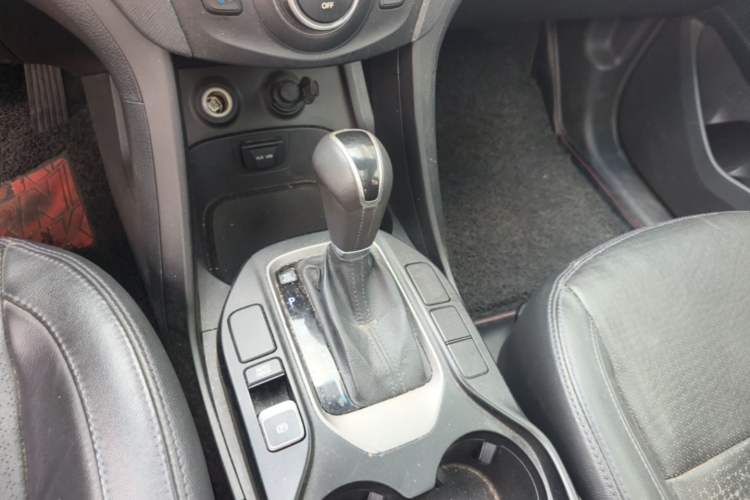 Used Hyundai Santa Fe 2013 2.4L Automatic Two-Wheel Drive Smart Version Gear Lever