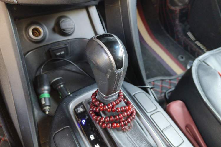 Used Hyundai Santa Fe 2013 2.4L Automatic Two-Wheel Drive Smart Version Gear Lever