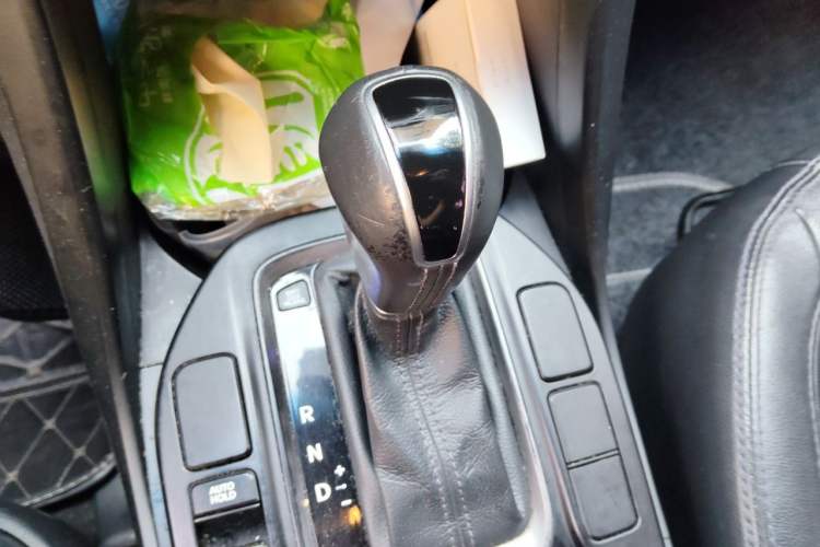 Used Hyundai Santa Fe 2013 2.4L Automatic Two-Wheel Drive Smart Version Gear Lever