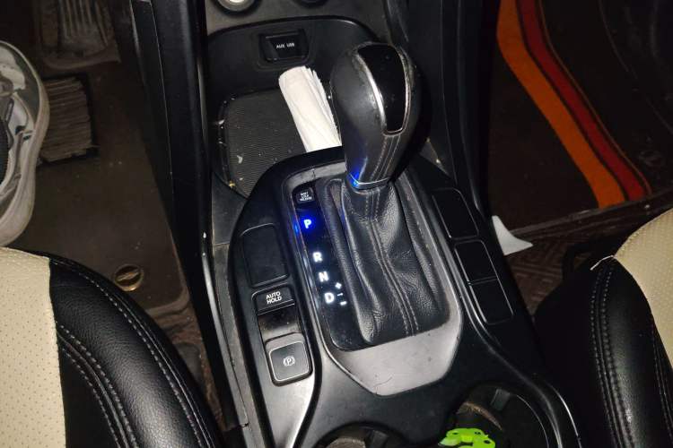 Used Hyundai Santa Fe 2013 2.4L Automatic 2WD Comfort Edition Gear Lever
