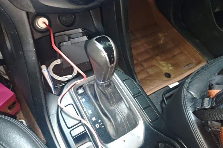 Used Hyundai Santa Fe 2013 2.4L Automatic 4x4 Smart Version Gear Lever
