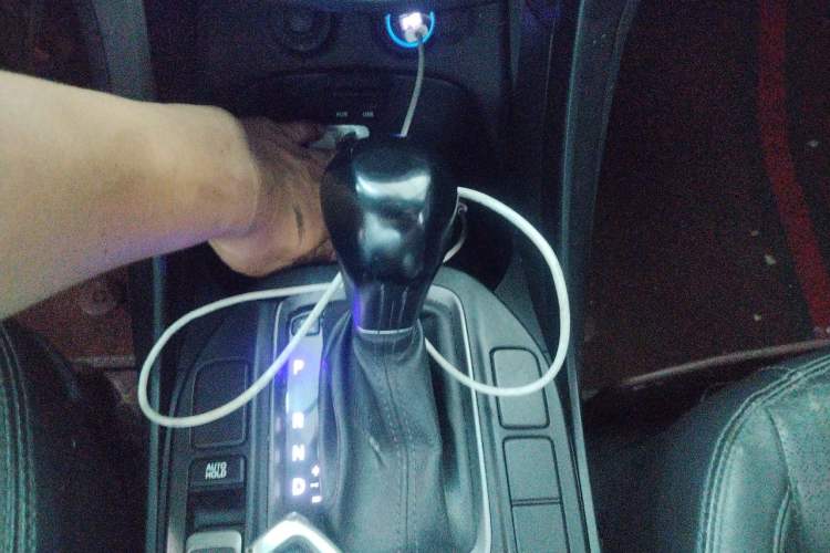 Used Hyundai Santa Fe 2013 2.4L Automatic Two-Wheel Drive Smart Version Gear Lever