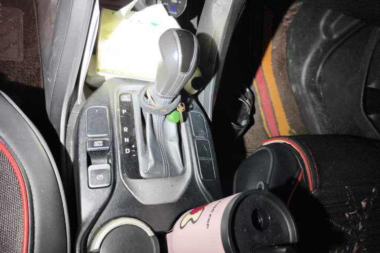 Used Hyundai Santa Fe 2013 2.4L Automatic Two-Wheel Drive Smart Version Gear Lever