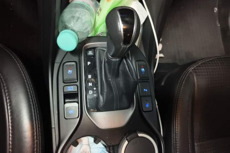 Used Hyundai Santa Fe 2013 Revised Version 2.0T Automatic All-Wheel Drive Top-Tier Trim Gear Lever