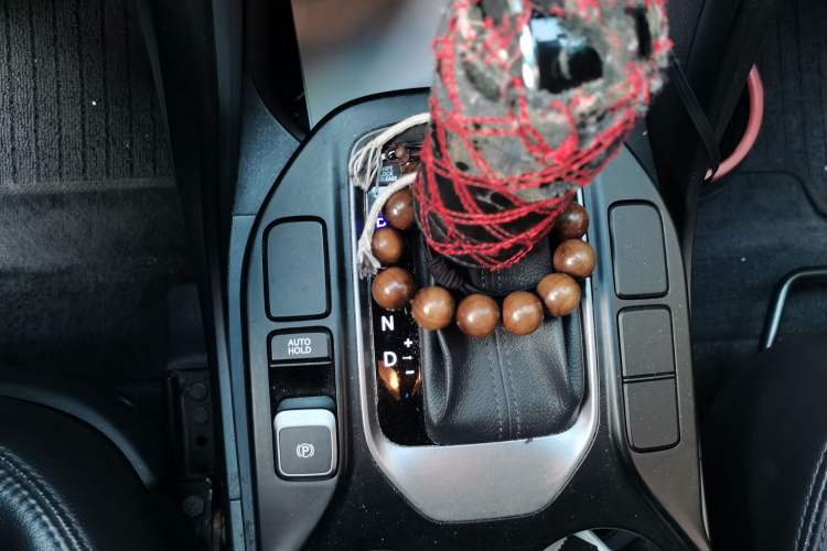 Used Hyundai Santa Fe 2013 2.4L Automatic Two-Wheel Drive Smart Version Gear Lever