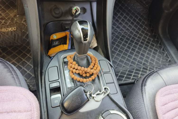 Used Hyundai Santa Fe 2013 2.4L Automatic Two-Wheel Drive Smart Version Gear Lever