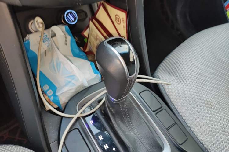 Used Hyundai Santa Fe 2013 Revised Version 2.4L Automatic All-Wheel Drive Smart Type Gear Lever