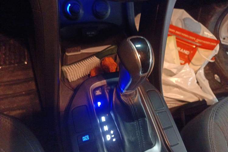 Used Hyundai Santa Fe 2013 2.4L Automatic 2WD Comfort Edition Gear Lever