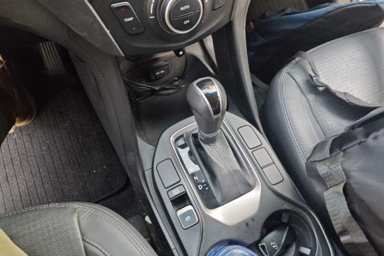 Used Hyundai Santa Fe 2013 Revised Version 2.4L Automatic All-Wheel Drive Smart Type Gear Lever