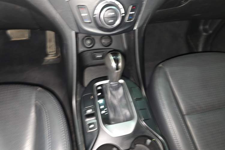 Used Hyundai Santa Fe 2013 2.4L Automatic Two-Wheel Drive Smart Version Gear Lever