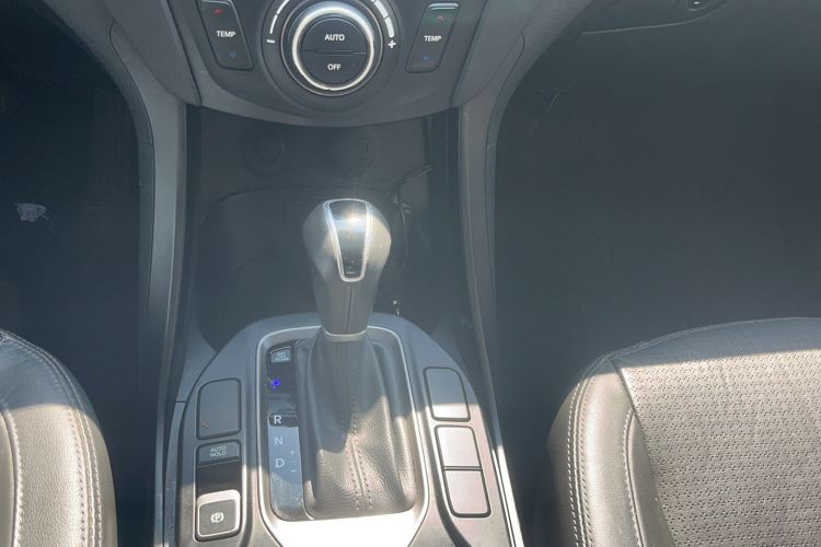 Used Hyundai Santa Fe 2013 2.4L Automatic Two-Wheel Drive Smart Version Gear Lever