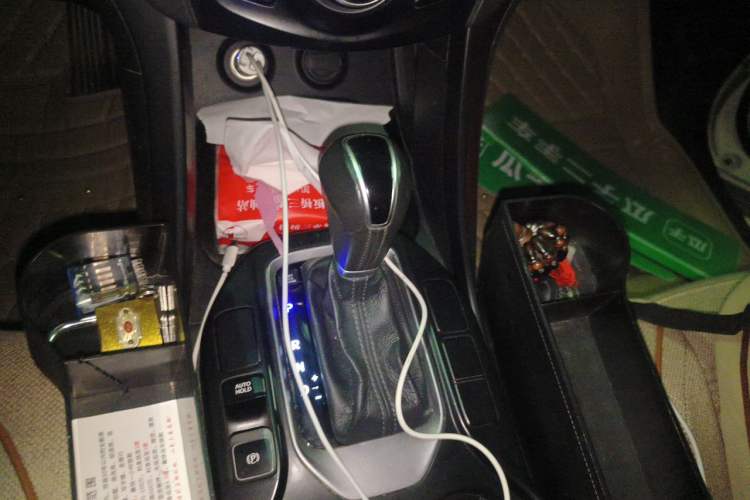 Used Hyundai Santa Fe 2013 2.4L Automatic 4x4 Comfort Edition Gear Lever