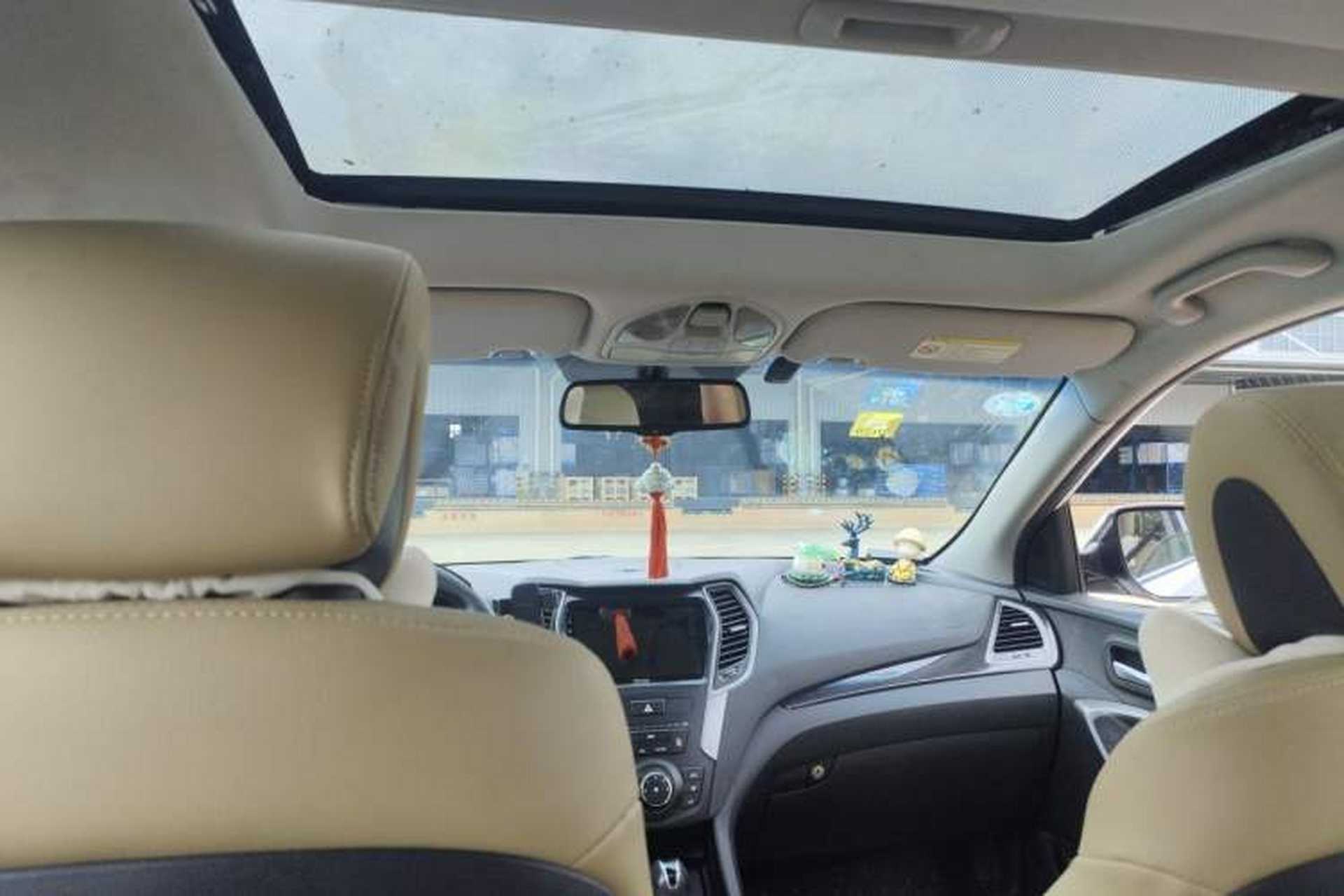 Used Hyundai Santa Fe 2013 2.4L Automatic 2WD Comfort Edition Headliner
