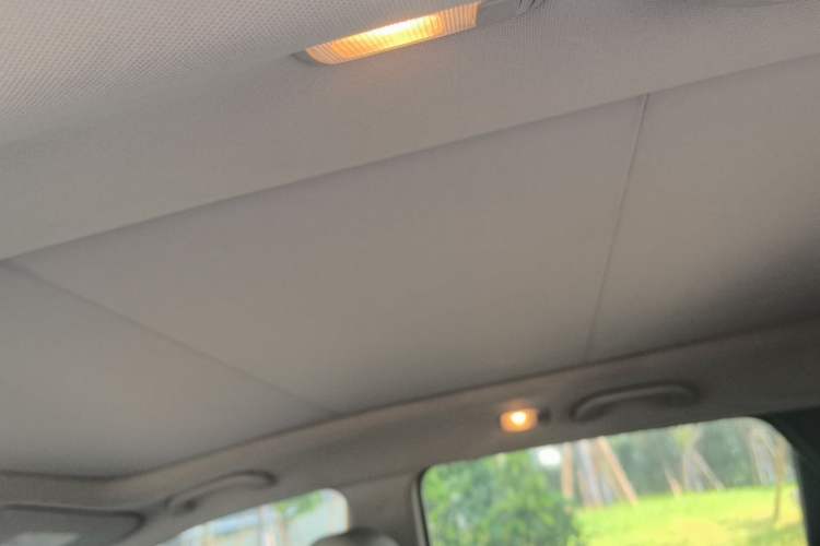 Used Hyundai Santa Fe 2013 2.4L Automatic Two-Wheel Drive Smart Version Headliner