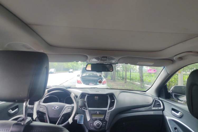 Used Hyundai Santa Fe 2013 2.4L Automatic Two-Wheel Drive Smart Version Headliner