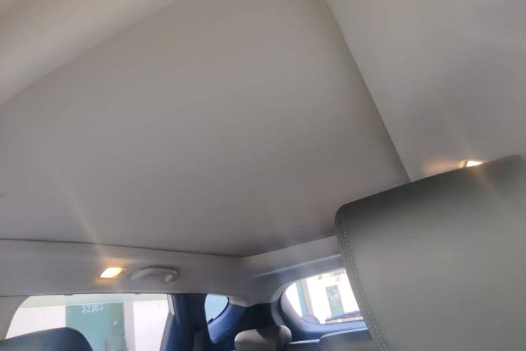 Used Hyundai Santa Fe 2013 2.4L Automatic Two-Wheel Drive Smart Version Headliner