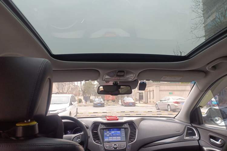 Used Hyundai Santa Fe 2013 Revised Version 2.0T Automatic All-Wheel Drive Top-Tier Trim Headliner