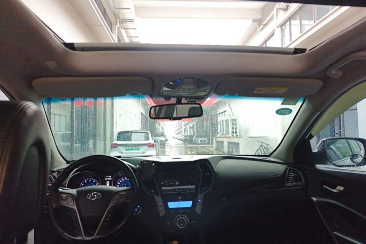 Used Hyundai Santa Fe 2013 2.4L Automatic 4x4 Smart Version Headliner