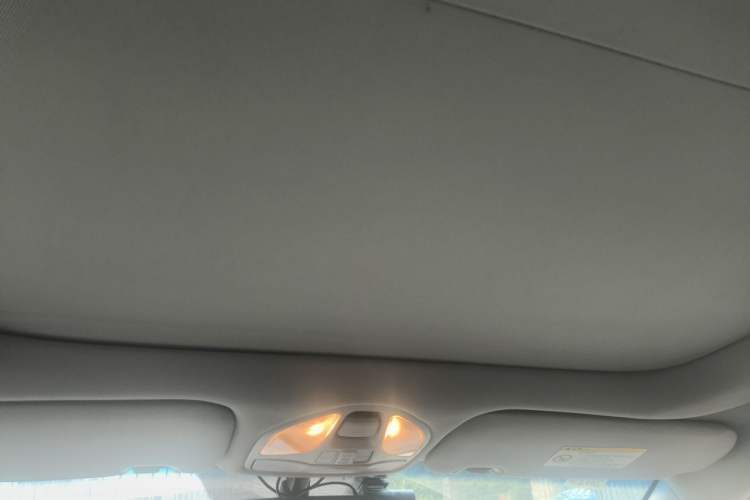 Used Hyundai Santa Fe 2013 2.4L Automatic Two-Wheel Drive Smart Version Headliner