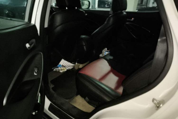 Used Hyundai Santa Fe 2013 2.4L Manual Two-Wheel Drive Comfort Version Headliner