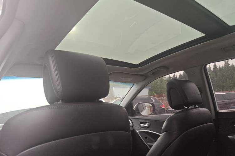Used Hyundai Santa Fe 2013 Revised Version 2.4L Automatic All-Wheel Drive Smart Type Headliner