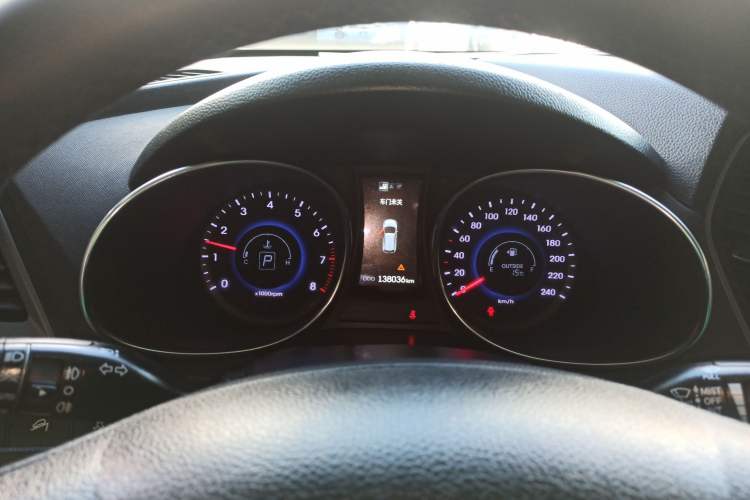 Used Hyundai Santa Fe 2013 2.4L Automatic Two-Wheel Drive Smart Version Instrument Cluster