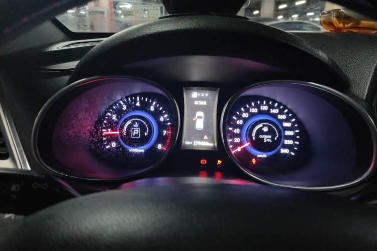Used Hyundai Santa Fe 2013 2.4L Automatic Two-Wheel Drive Smart Version Instrument Cluster