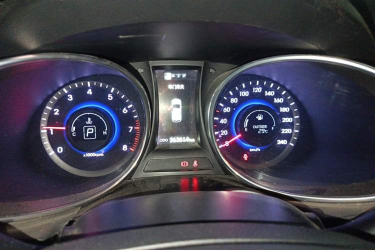 Used Hyundai Santa Fe 2013 2.0T Automatic All-Wheel Drive Top Trim Instrument Cluster