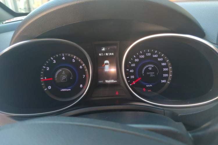 Used Hyundai Santa Fe 2013 2.4L Automatic Two-Wheel Drive Smart Version Instrument Cluster
