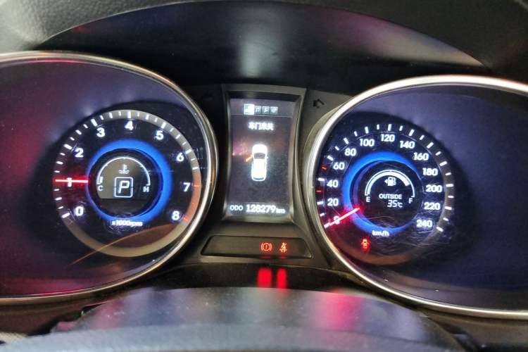 Used Hyundai Santa Fe 2013 2.4L Automatic Two-Wheel Drive Smart Version Instrument Cluster