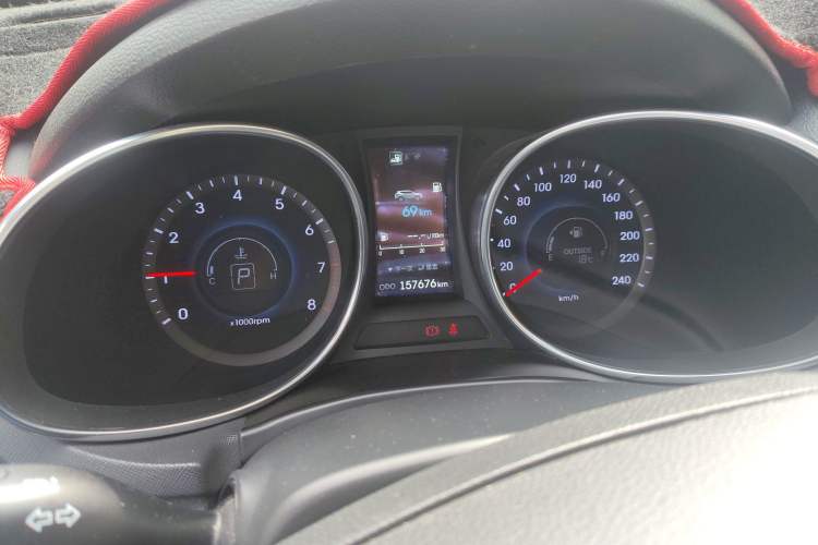 Used Hyundai Santa Fe 2013 2.4L Automatic Two-Wheel Drive Smart Version Instrument Cluster